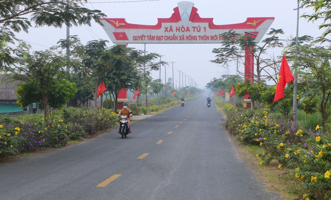 Tuyến đường ô tô về trung tâm xã Hòa Tú 1, huyện Mỹ Xuyên, tỉnh Sóc Trăng (cũ). Ảnh: Tuấn Phi/TTXVN nong-thon-29825.jpg