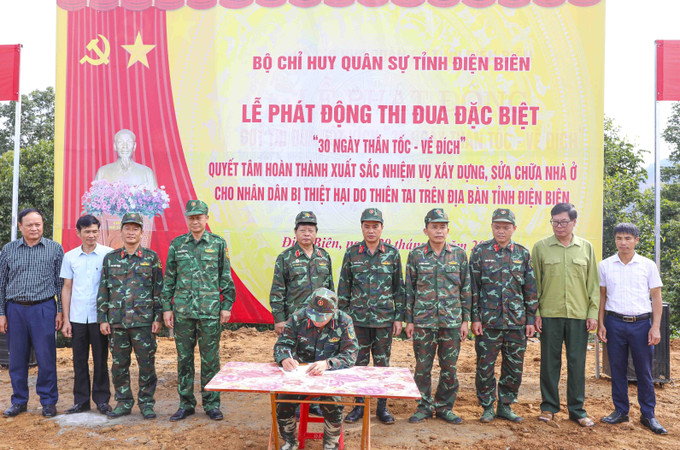 Các lực lượng ký giao ước thi đua thực hiện chiến dịch. Các lực lượng ký giao ước thi đua thực hiện chiến dịch.