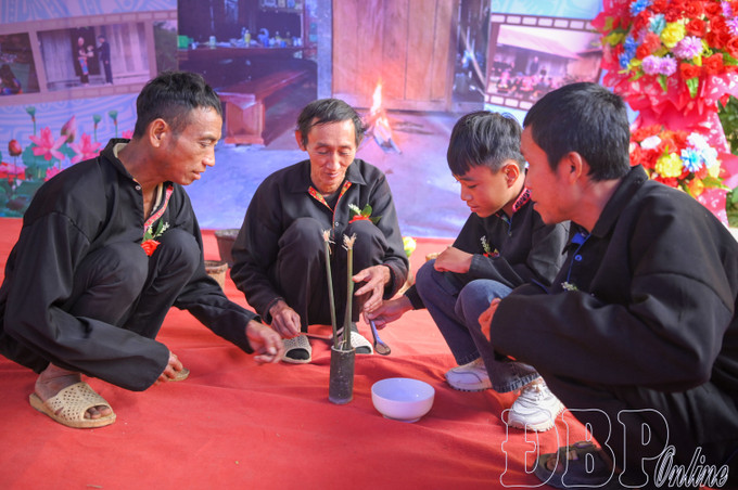 Phục dựng nghi lễ Mừng cơm mới của đồng bào dân tộc Si La. Ảnh: dienbientv.vn