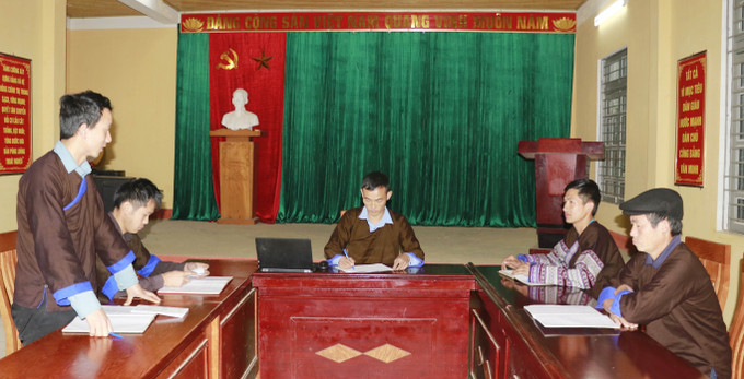 Công tác phát triển đảng viên được chi bộ thôn Púng Luông, xã Púng Luông (Lào Cai) quan tâm lồng ghép trong các cuộc họp.