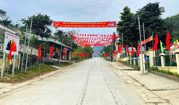 Tuyên truyền, cổ động hướng tới cuộc bầu cử đại biểu Quốc hội khóa XVI và đại biểu HĐND các cấp nhiệm kỳ 2026-2031 tại xã biên giới Sơn Vĩ, tỉnh Tuyên Quang. Ảnh: TTXVN phát