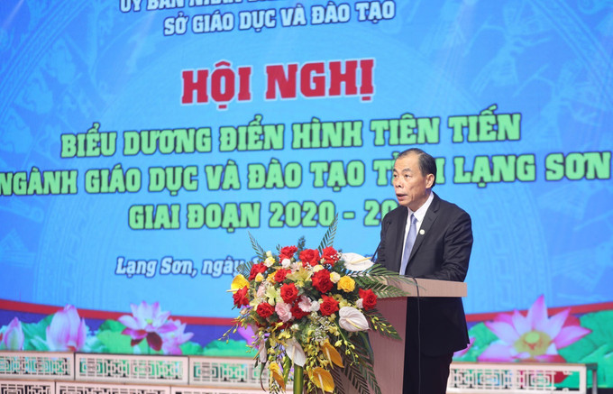 Giám đốc Sở Giáo dục và Đào tạo tỉnh Lạng Sơn Hoàng Quốc Tuấn phát biểu khai mạc Hội nghị. Giám đốc Sở Giáo dục và Đào tạo tỉnh Lạng Sơn Hoàng Quốc Tuấn phát biểu khai mạc Hội nghị.