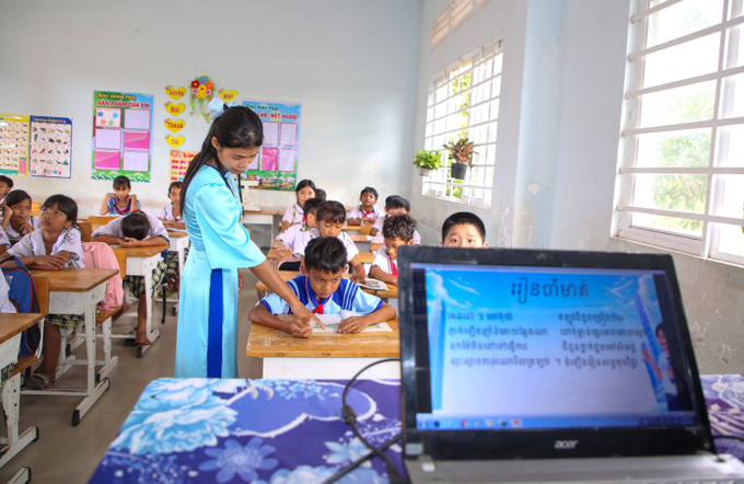 Cô Thạch Thị Phắt Cà Đi ứng dụng công nghệ, đổi mới phương pháp trong giảng dạy tiếng Khmer cho học sinh vùng biên Tây Ninh.