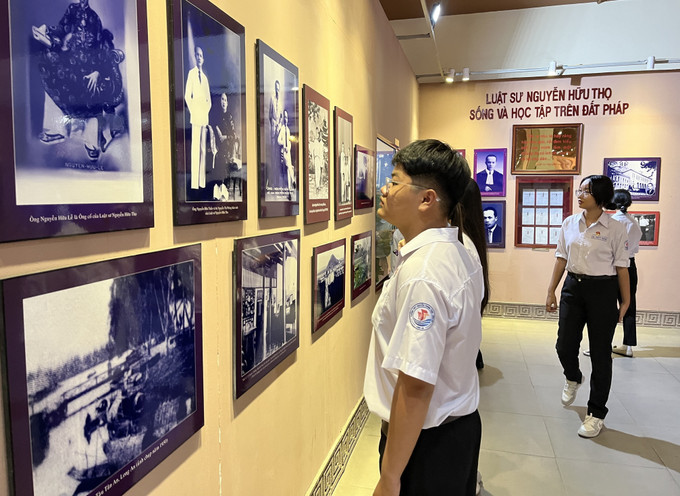 Học sinh trường THPT Nguyễn Trung Trực – Bến Lức với hoạt động về nguồn, thăm Khu lưu niệm Luật sư Nguyễn Hữu Thọ. tay-ninh2-31825.jpg
