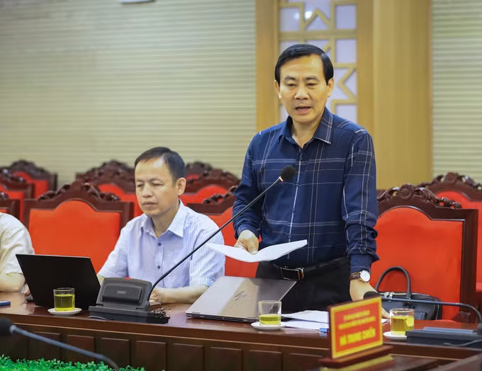 Giám đốc Sở Y tế tỉnh Sơn La Nguyễn Đức Toàn phát biểu tại buổi làm việc.