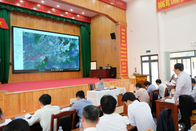 Đại diện các sở, ngành, địa phương báo cáo công tác giải phóng mặt bằng phục vụ dự án cao tốc Bảo Lộc - Liên Khương tại buổi làm việc. Đại diện các sở, ngành, địa phương báo cáo công tác giải phóng mặt bằng phục vụ dự án cao tốc Bảo Lộc - Liên Khương tại buổi làm việc.