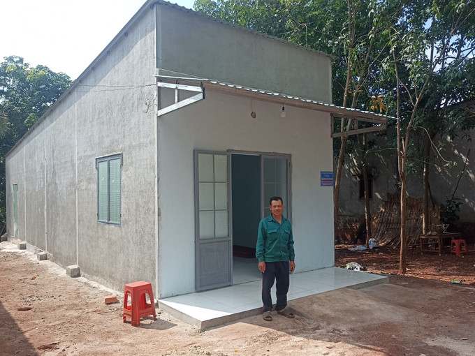 Căn nhà mới trong chương trình xóa nhà tạm, nhà dột nát được trao cho hộ gia đình ông Điểu Chum ở thôn Thác Dài, xã Phú Văn. nha-15525.jpg