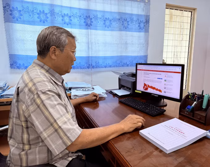 Ông Mai Hữu Chinh, Chủ tịch Liên hiệp các Hội Khoa học - Kỹ thuật tỉnh Cà Mau, bày tỏ kỳ vọng lớn vào các định hướng phát triển khoa học - công nghệ trong nhiệm kỳ mới. Ảnh: Chanh Đa/TTXVN