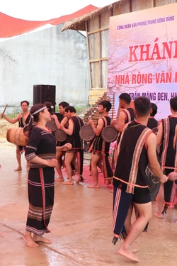 Khánh thành nhà rông thôn Kon Leang