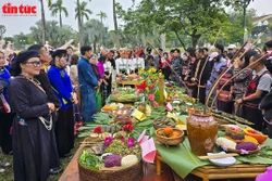 Mâm cơm cuối năm gắn kết cộng đồng các dân tộc tại Làng Văn hóa