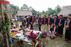 Giữ hồn nương rẫy trong nghi thức thu thóc của người Khơ Mú