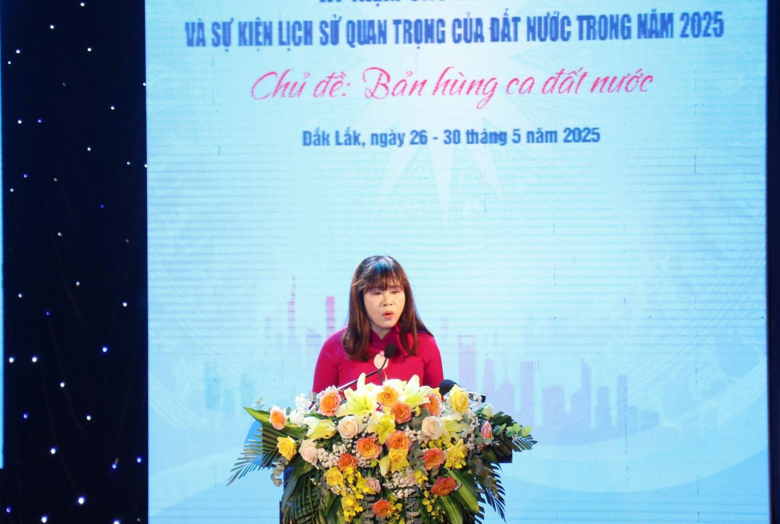 Bà Ninh Thị Thu Hương, Cục trưởng Cục Văn hóa cơ sở, Gia đình và Thư viện (Bộ Văn hóa, Thể thao và Du lịch) phát biểu khai mạc liên hoan. Ảnh: Tuấn Anh/TTXVN Chú thích ảnh