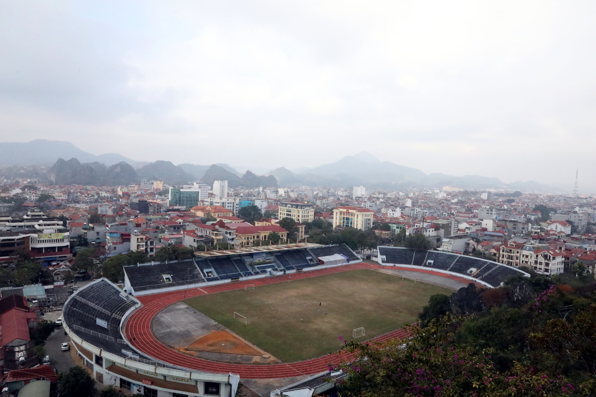 Diện mạo tỉnh miền núi biên giới Lạng Sơn đã “thay da, đổi thịt” sau 40 năm đổi mới.