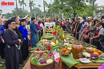 Mâm cơm cuối năm gắn kết cộng đồng các dân tộc tại Làng Văn hóa
