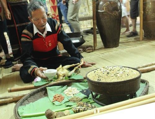 Lễ cúng lúa giống của người Ê Đê. Ảnh: Linh Nga Niê Kdăm Lễ cúng lúa giống của người Ê Đê. Ảnh: Linh Nga Niê Kdăm