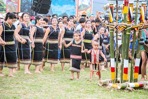 Người Jrai trong một lễ hội. Ảnh: Nguyễn Linh Vinh Quốc