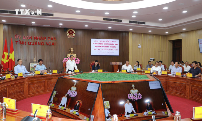 Quang cảnh buổi làm việc. Ảnh: Đinh Hương - TTXVN vna_potal_doan_cong_tac_bo_giao_duc_va_dao_tai_lam_viec_voi_tinh_quang_ngai__7429160.jpg
