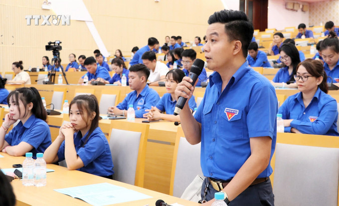 Đoàn viên, thanh niên đối thoại với lãnh đạo tỉnh Bình Phước về xây dựng và bảo tồn bản sắc văn hóa, con người Bình Phước, đáp ứng yêu cầu phát triển toàn diện, bền vững. Ảnh: Nhật Bình - TTXVN vna_potal_thanh_nien_binh_phuoc_quan_tam_den_bao_ton_va_phat_huy_ban_sac_van_hoa_dan_toc_7706372.jpg