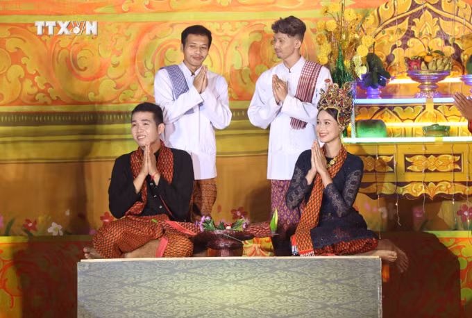 vna_potal_dac_sac_dem_le_hoi_ok_om_bok_cua_dong_bao_khmer_tra_vinh_7706738.jpg