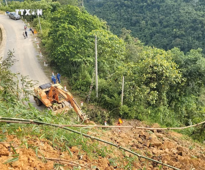 vna_potal_quoc_lo_4h_sat_lo_lon_chia_cat_lai_chau_va_dien_bien_7546891.jpg