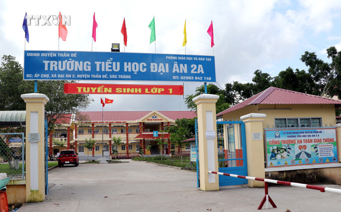 Trường Tiểu học Đại Ân 2A mới được đầu tư 14,9 tỷ đồng phục vụ năm học mới cho con em đồng bào dân tộc Khmer ở Sóc Trăng. Ảnh: Trung Hiếu-TTXVN vna_potal_soc_trang_dau_tu_phat_trien_giao_duc_vung_dong_bao_dan_toc_thieu_so_7545852.jpg