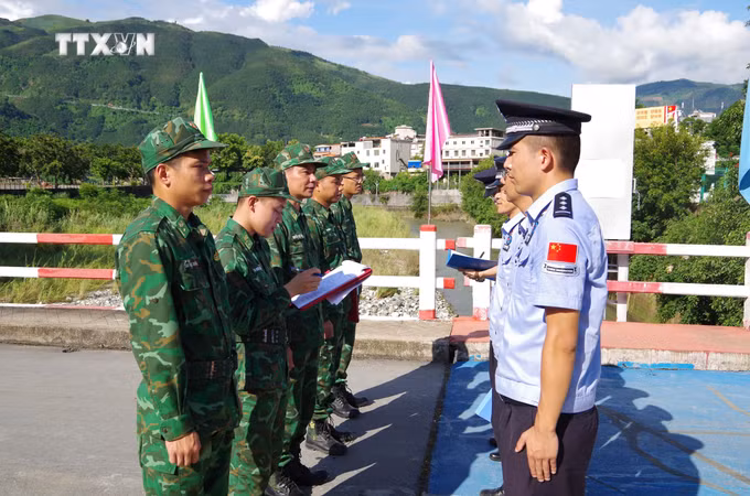 vna_potal_lai_chau_tuan_tra_lien_hop_chap_phap_tren_bien_gioi_viet_nam_-_trung_quoc_7504777.jpg