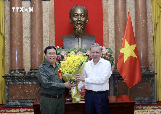 Chủ tịch nước Tô Lâm chúc mừng Ngày truyền thống của lực lượng Thanh niên xung phong Việt Nam. Ảnh: Nhan Sáng-TTXVN vna_potal_chu_tich_nuoc_gap_mat_doan_dai_bieu_cuu_thanh_nien_xung_phong_7483579.jpg