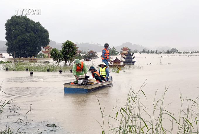 Phú Thọ căng mình khắc phục hậu quả bão lũ. Ảnh: Tạ Toàn- TTXVN vna_potal_phu_tho_cang_minh_khac_phuc_hau_qua_bao_lu_7591368.jpg