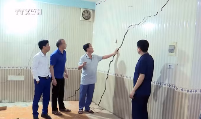 vna_potal_xuat_hien_vet_nut_tren_doi_va_nha_cua_nhieu_ho_dan_tai_sop_cop_son_la_7623286.jpg