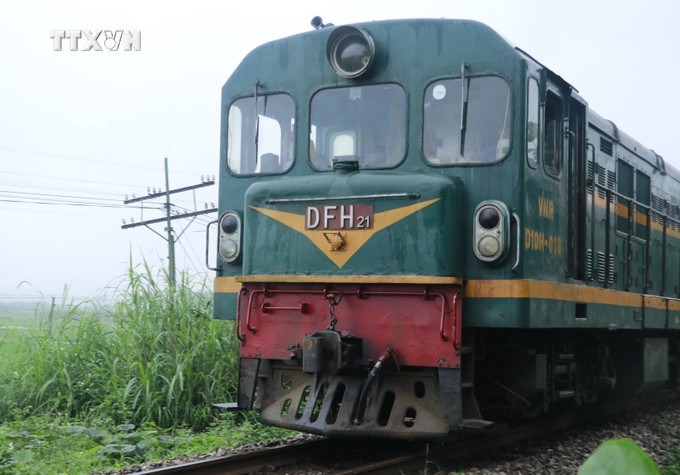 Đoàn tàu mang số hiệu VNR D10H-018 khi đi đến địa phận thôn Xuân Lan, xã Tuy Lộc thì xảy ra tai nạn. Ảnh: Đức Hoàng - TTXVN vna_potal_yen_bai_tai_nan_duong_sat_khien_1_nguoi_tu_vong__7314700.jpg