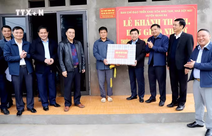 vna_potal_ha_giang_khanh_thanh_ngoi_nha_dau_tien_trong_chuong_trinh_“xoa_nha_tam_nha_dot_nat”_7741322.jpg
