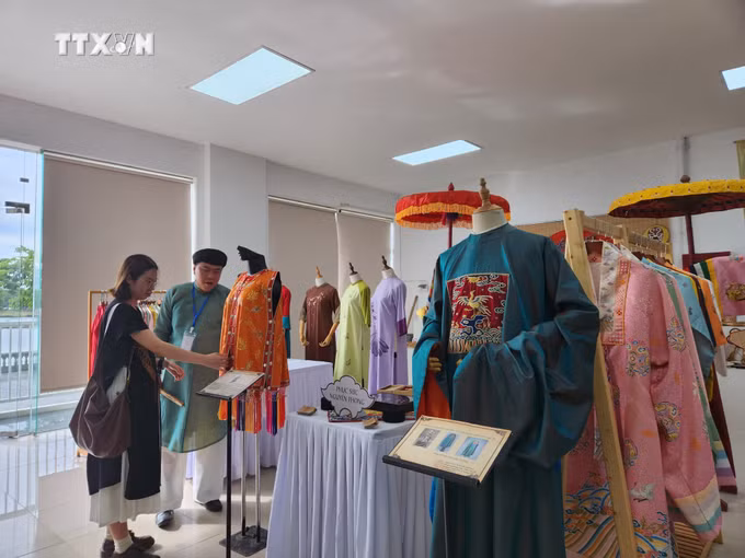 vna_potal_thua_thien_-_hue_phat_dong_tuan_le_ao_dai_cong_dong_hue_2024_7446700 (1).jpg