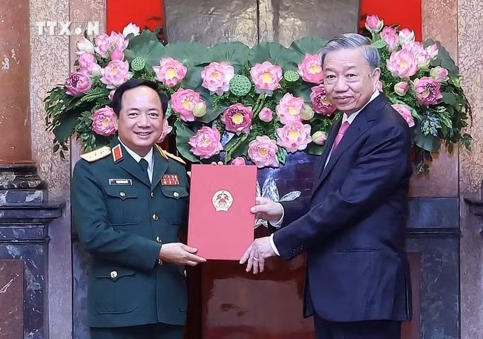 vna_potal_chu_tich_nuoc_trao_quyet_dinh_bo_nhiem_chuc_vu_chu_nhiem_tong_cuc_chinh_tri_qdnd_cho_thuong_tuong_trinh_van_quyet_7409680.jpg