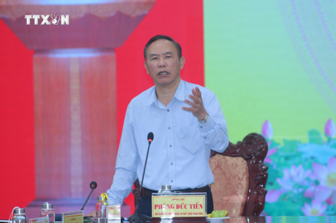 Thứ trưởng Bộ Nông nghiệp và Phát triển nông thôn Phùng Đức Tiến phát biểu. Ảnh: Chanh Đa-TTXVN vna_potal_doan_cong_tac_cua_bo_nong_nghiep_va_phat_trien_nong_thon_lam_viec_tai_bac_lieu_7237430.jpg