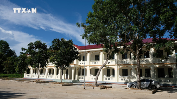 Dãy nhà nội trú của trường Phổ thông Dân tộc nội trú Trung học cơ sở Tương Dương vừa được hoàn thiện và đưa vào sử dụng trong năm học 2024-2025. Ảnh: Bích Huệ - TTXVN vna_potal_nghe_an_dam_bao_cac_dieu_kien_de_trien_khai_chuong_trinh_giao_duc_pho_thong_moi__7539749.jpg