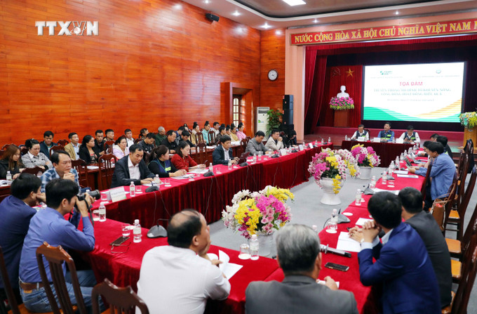 Toàn cảnh buổi tọa đàm. Ảnh: Trung Kiên - TTXVN vna_potal_dien_bien_khuyen_nong_cong_dong_tich_cuc_ho_tro_cho_nong_dan_7766075.jpg