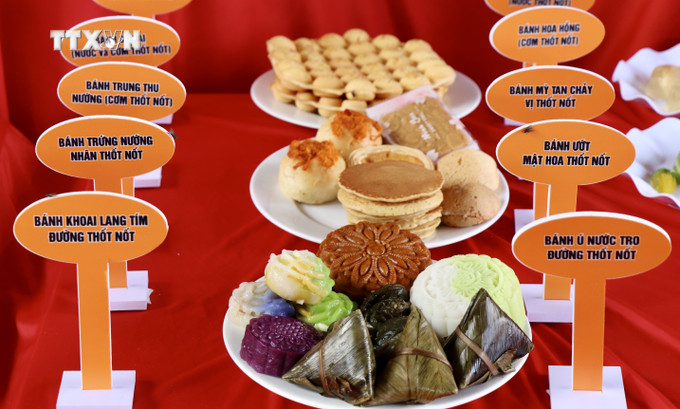 Các loại bánh dân gian dân gian sử dụng nguyên liệu từ thốt nốt xác lập kỷ lục Việt Nam. Ảnh: Thanh Sang -TTXVN vna_potal_xac_lap_ky_luc_100_mon_banh_dan_gian_che_bien_tu_thot_not_7522572.jpeg