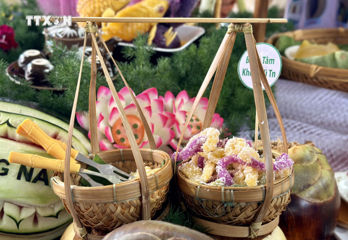 Bánh tầm sử dụng nguyên liệu từ thốt nốt xác lập kỷ lục Việt Nam. Ảnh: Thanh Sang -TTXVN vna_potal_xac_lap_ky_luc_100_mon_banh_dan_gian_che_bien_tu_thot_not_7522577.jpeg