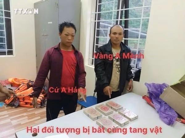 vna_potal_lai_chau_bat_qua_tang_hai_doi_tuong_van_chuyen_6_banh_heroin_7599344.jpg