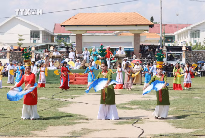 vna_potal_ninh_thuan_phat_huy_gia_tri_di_san_van_hoa_cham_de_phat_trien_du_lich_7748094.jpg
