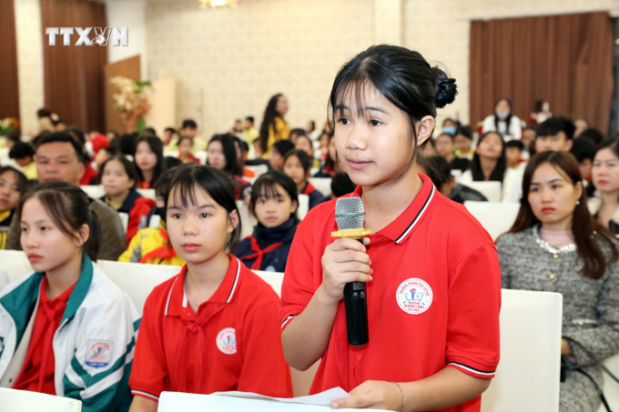 Đại diện trẻ em huyện Hữu Lũng kiến nghị cần tăng cường trang bị kỹ năng sống cho thanh thiếu niên. Ảnh: Văn Đạt - TTXVN Đại diện trẻ em huyện Hữu Lũng kiến nghị cần tăng cường trang bị kỹ năng sống cho thanh thiếu niên. Ảnh: Văn Đạt - TTXVN
