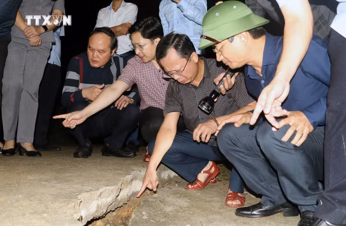 vna_potal_quang_ninh_di_doi_khan_cap_hon_100_ho_dan_trong_dem_khoi_vung_nguy_co_sat_lo_dat_7589722.jpg