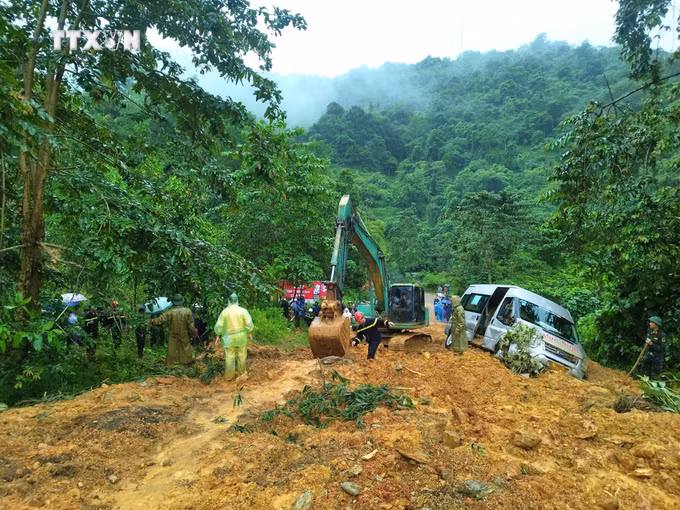vna_potal_ha_giang_sat_lo_vui_lap_xe_o_to_khach_khien_5_nguoi_chet_4_nguoi_bi_thuong_7480070.jpg