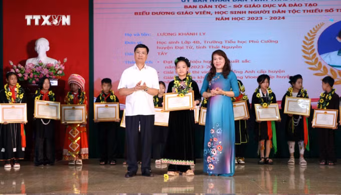 vna_potal_thai_nguyen_vinh_danh_giao_vien_hoc_sinh_nguoi_dan_toc_thieu_so___7549245.jpg