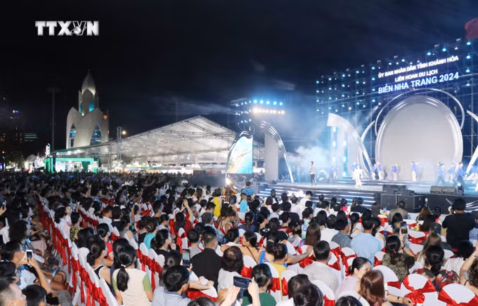 vna_potal_khai_mac_lien_hoan_du_lich_bien_nha_trang_2024_7429579.jpg