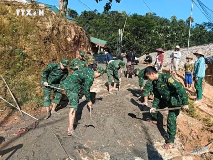 vna_potal_nhung_“ban_sang_vung_bien”_o_xu_thanh__7690510.jpg