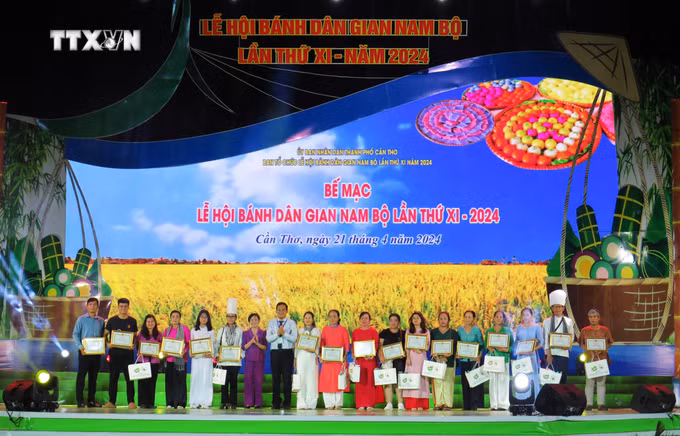 vna_potal_be_mac_le_hoi_banh_dan_gian_nam_bo_lan_thu_xi_nam_2024_7334048.jpg