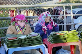 Rộn ràng chợ phiên vùng cao Keo Lôm