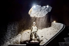 Chùa Hang - dấu ấn cổ tự 200 năm trên vách núi Sam