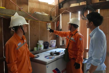 Quảng Ngãi hoàn thành đưa điện lưới quốc gia về khu vực dân cư đặc biệt